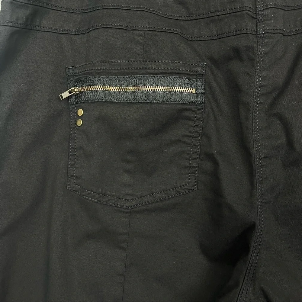 Chico’s black cotton spandex comfort waist 4 pocket lightweight ankle pants, 14.